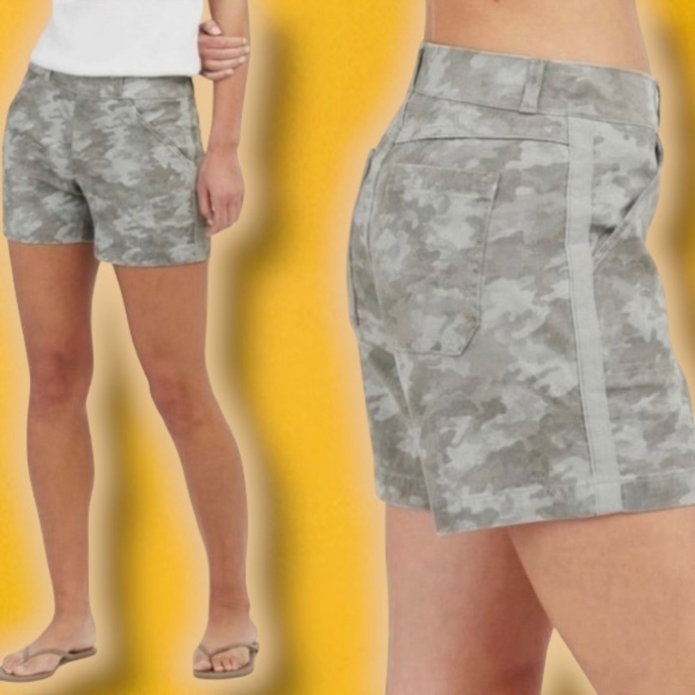Spanx ‘Stretch Twill Pull-On Shorts’ In “Stone Wash Camo” Size Medium